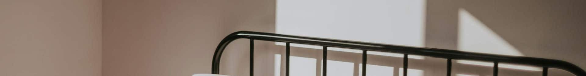 Die richtige Schlafumgebung: Licht, Temperatur, Geräusche – Praxis & Tipps